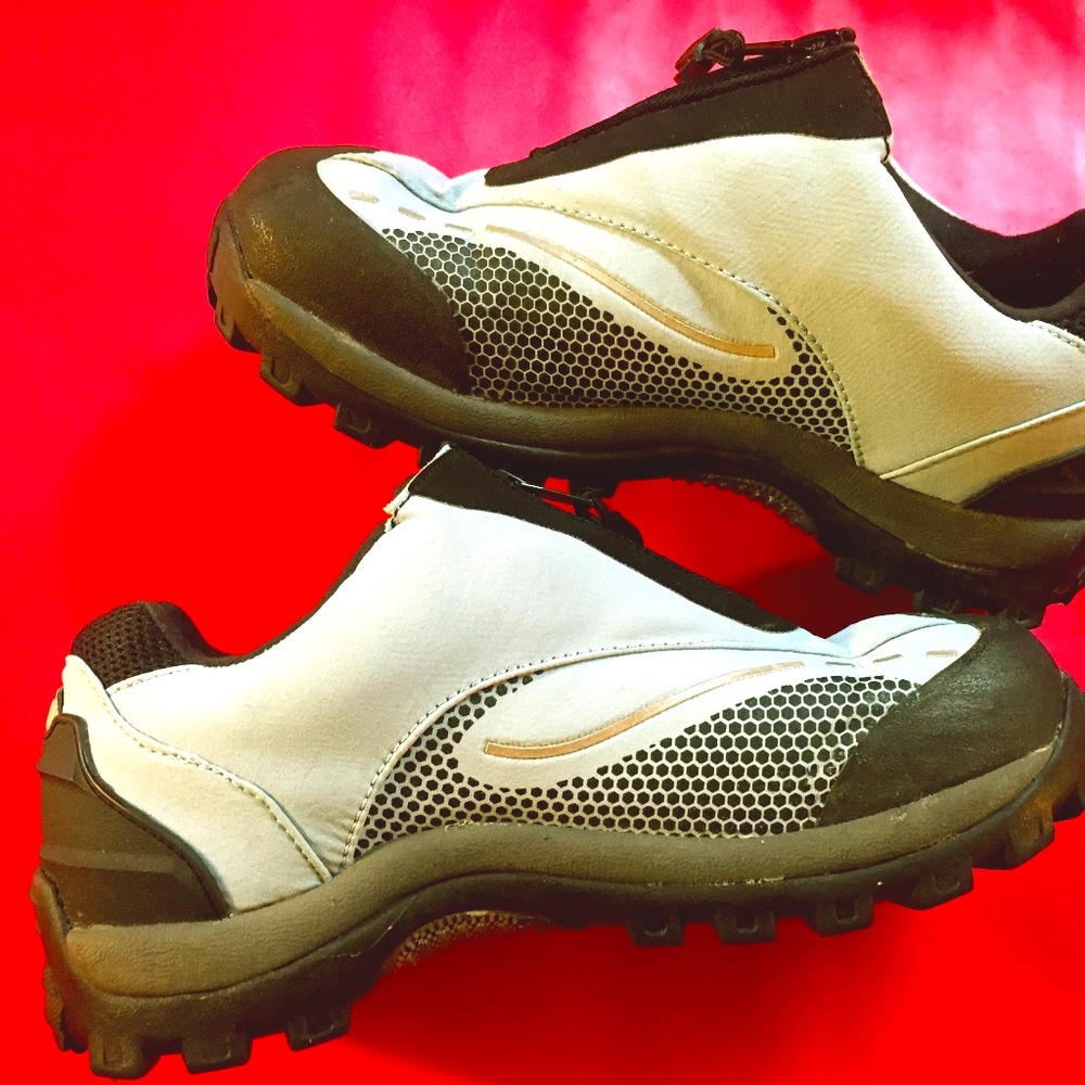 blue Baffin women zip shoes size 6 blue